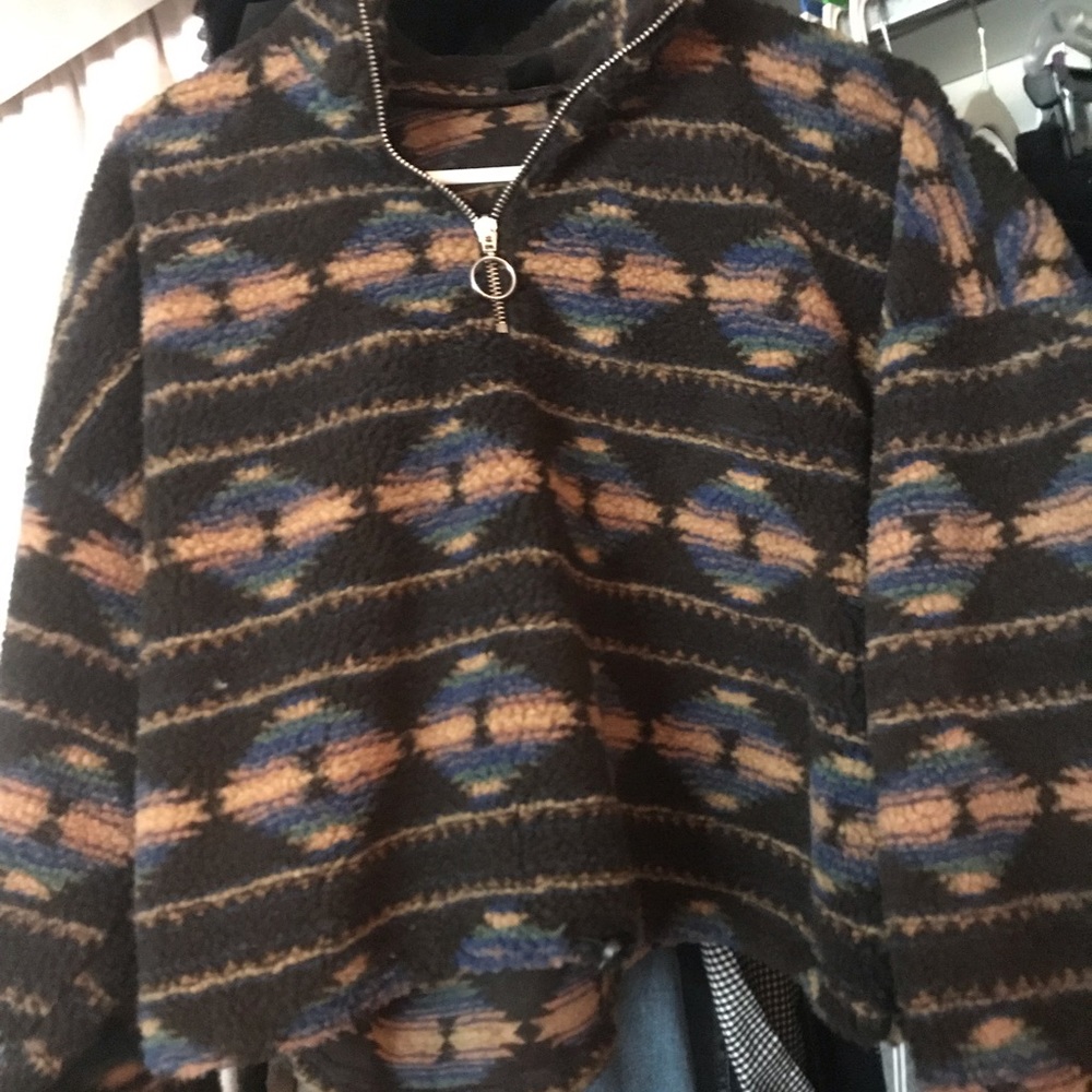 Urban Outfitters Cropped sweatshirt